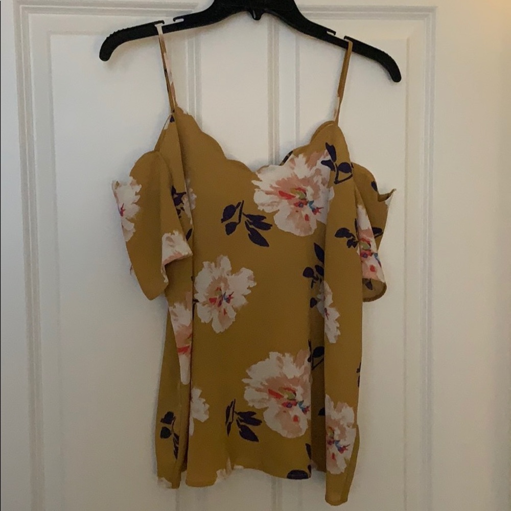 Monteau open shoulder top (size L-XL)